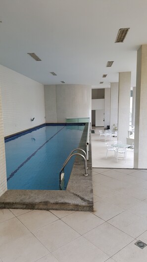 Indoor pool - Cobertura Duplex no Rio Vermelho (Salvador)