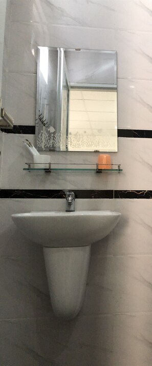 Bathroom sink - Thadico 1 Hotel (Ho Chi Minh City)