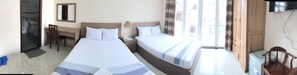 Minibar, meja kerja, dan Wi-Fi gratis