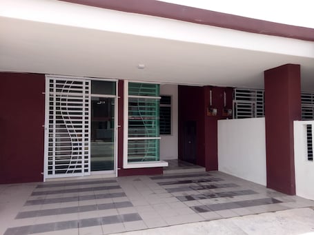 Interior entrance. Khalish Homestay