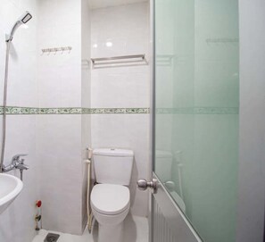 Ducha, artículos de higiene personal gratuitos y secador de pelo
