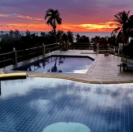 Deluxe Triple Room with Sea View | Beach/ocean view