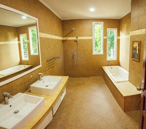 Deep-soaking bathtub - White Flower Lanta (Ko Lanta)