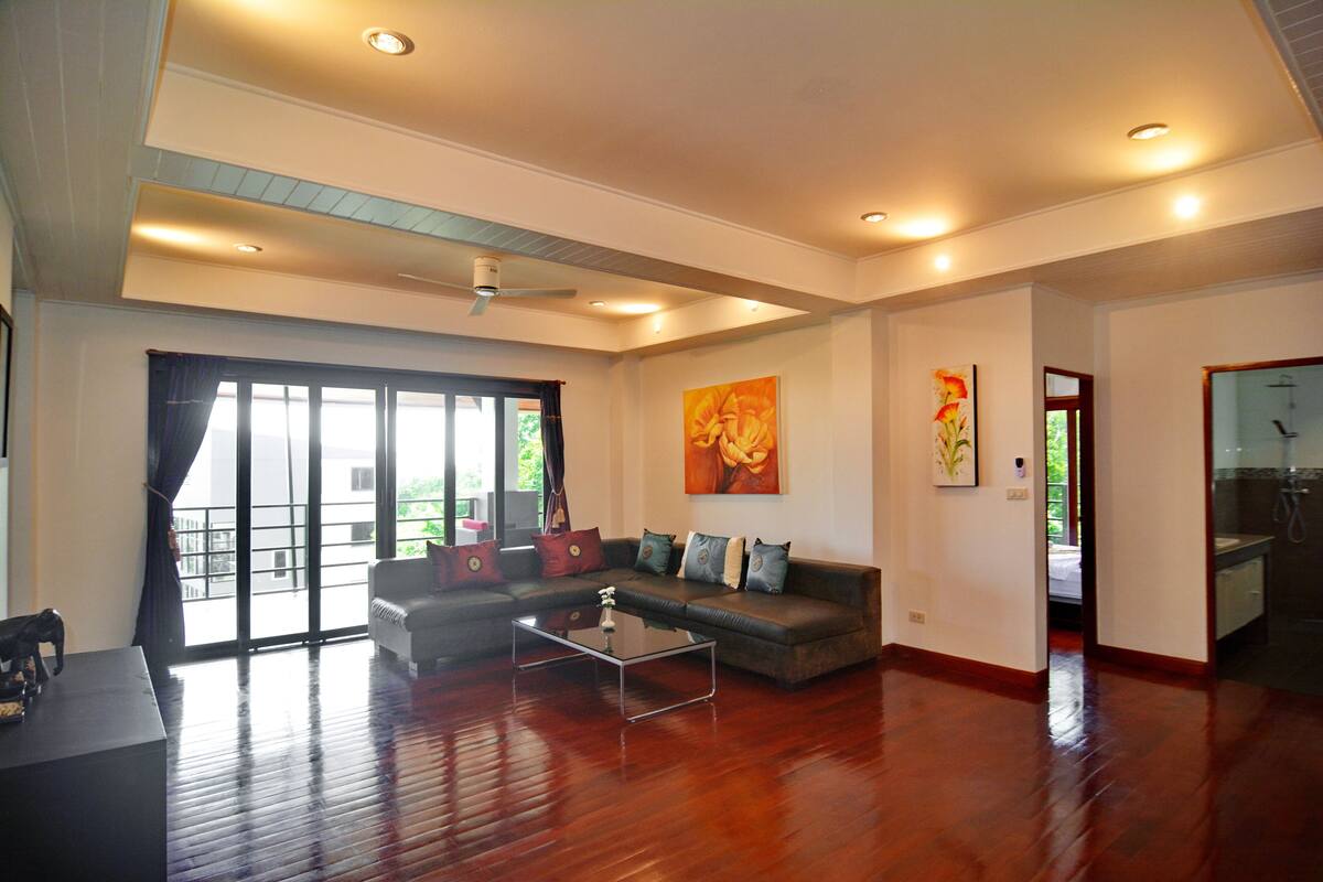 Apartment with Sea View | Living room | 40-inch flat-screen TV with cable channels, TV