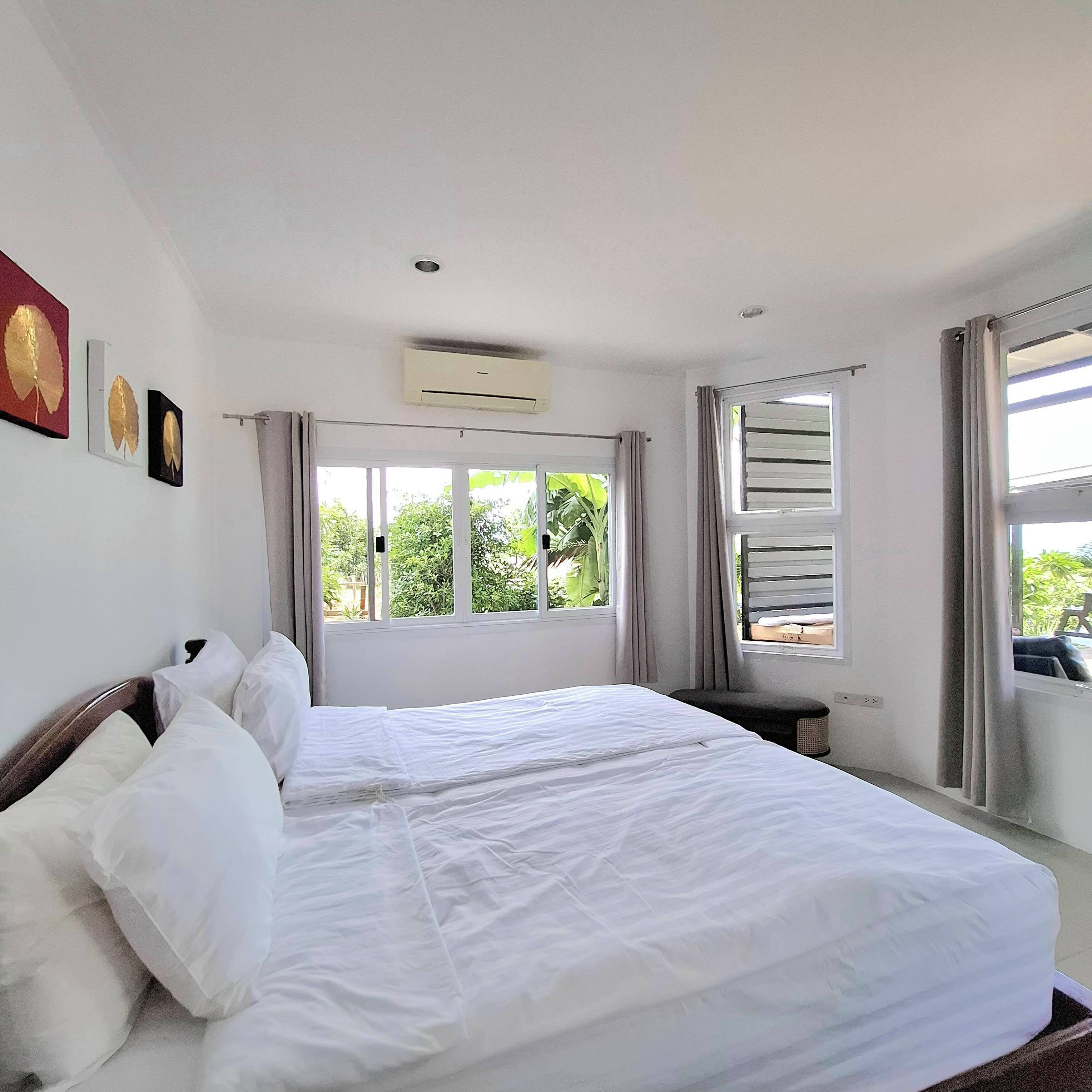 Quadruple Room with Sea View | Minibar (free items), in-room safe, desk, blackout drapes
