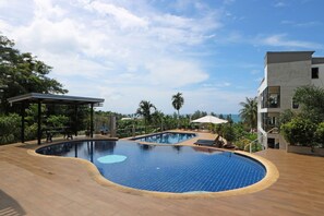 Deluxe Triple Room with Sea View | Uitzicht op strand/zee