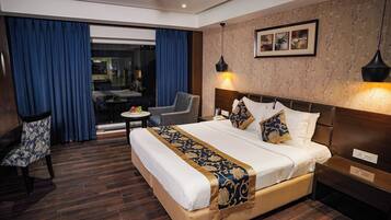 Executive Double Room, 1 King Bed | 1 bedroom, minibar, in-room safe, desk