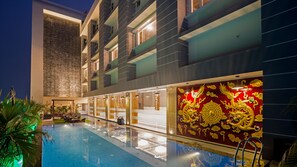 Una piscina cubierta