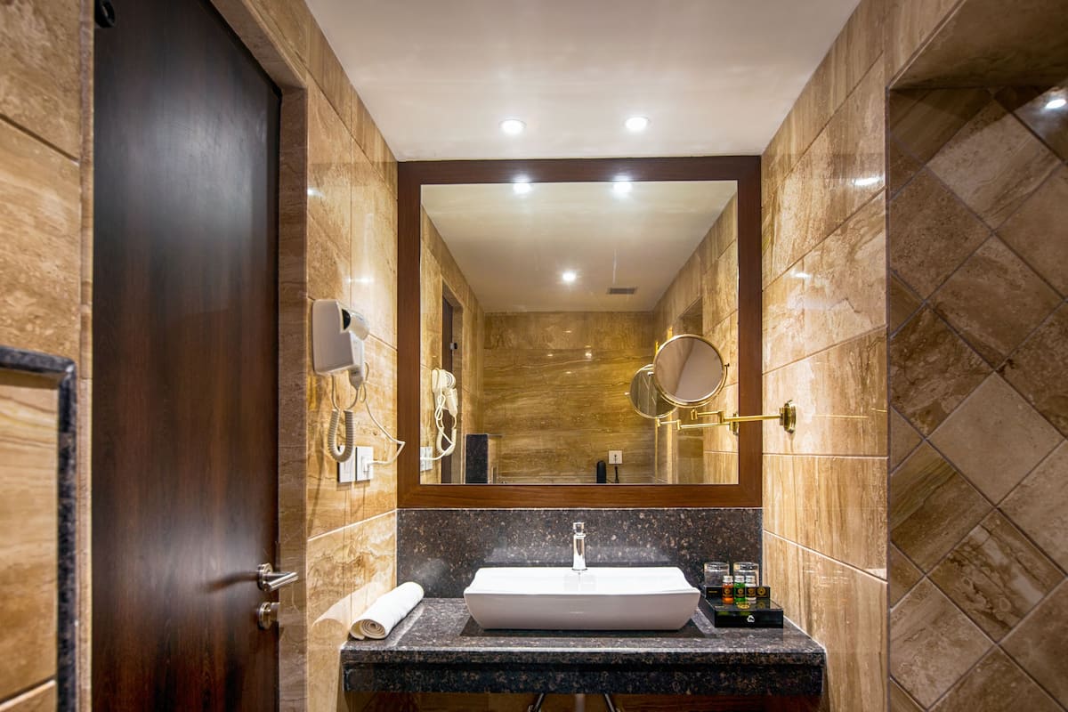 Habitación ejecutiva doble, 1 cama de matrimonio grande | Lavabo del cuarto de baño