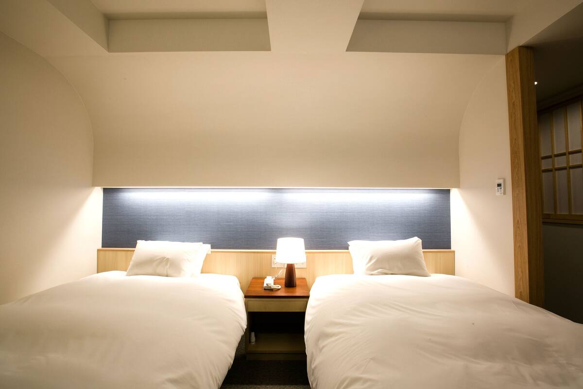 Habitación Deluxe con 2 camas individuales | Ropa de cama de alta calidad y edredones de plumas