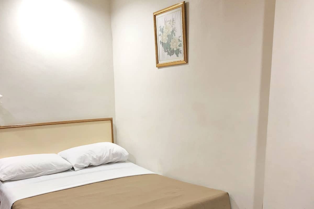 Semi Double Room | Desk, free WiFi, bed sheets