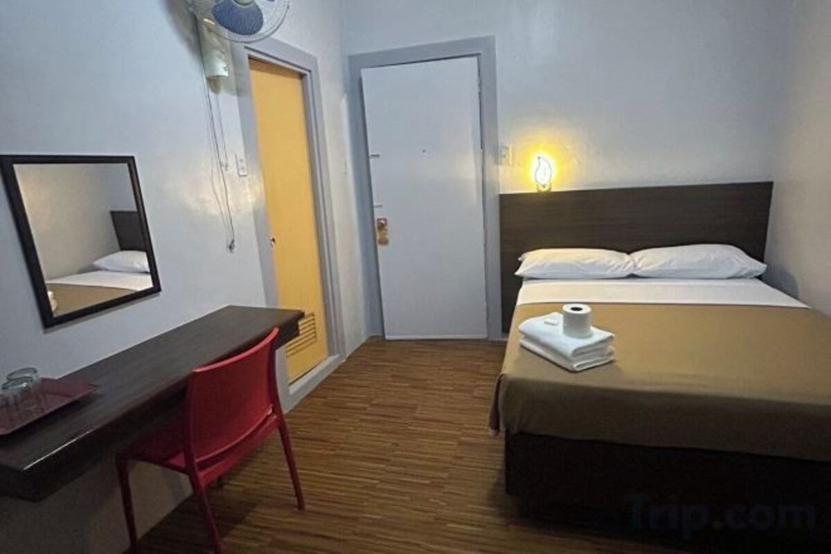 Semi Double Room