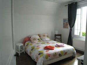 3 bedrooms, iron/ironing board, free WiFi, bed sheets