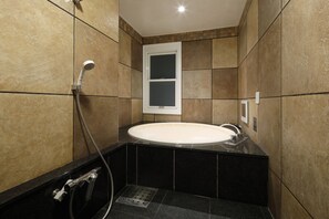 Deluxe Double Room | Bathroom | Separate tub and shower, deep soaking tub, free toiletries, hair dryer - Hotel Valentine Togo - Adults Only (Togo)