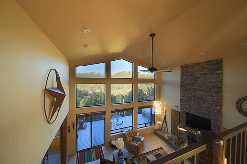 Ruidoso Mountainview Retreat-Hot Tub, Pool Table, Sleeps 10