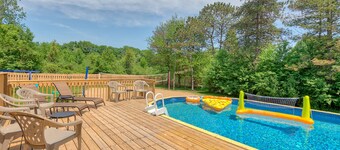 HUGE Yard: Pet-Friendly•Playground•HotTub•FirePit & More! ★ HandicapAccessible