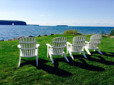 Scandi-inspired Loft - Historic - Waterfront - Pet Friendly - Open year around