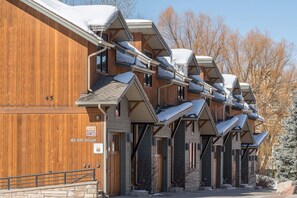 Exterior - Alpen Glow Row House 6 | Pet Friendly | Downtown Steamboat (Steamboat Springs)