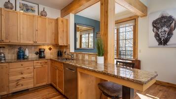 冰箱、微波炉、烤箱、炉灶