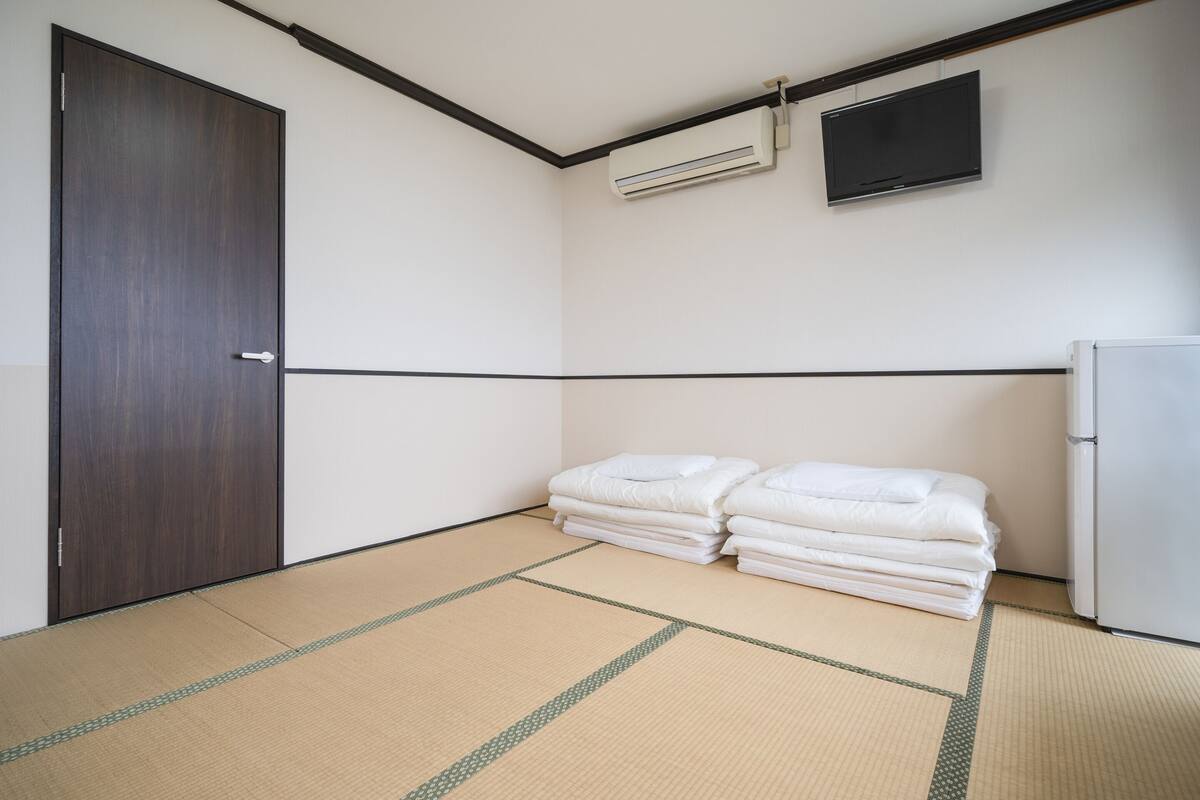 Japanese Room With Shared Washroom- Quadruple