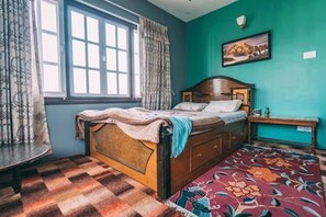 Habitación individual familiar, 1 habitación, vista a la colina | Baño | Regadera, amenidades de baño gratuitas, toallas 