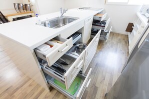 House (TEA TREES 2) | Private kitchen | Full-sized fridge, microwave, oven, stovetop - Tea Trees (Tateyama)