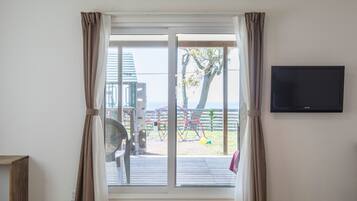 House (TEA TREES 2) | 1 bedroom, down comforters, iron/ironing board, free WiFi