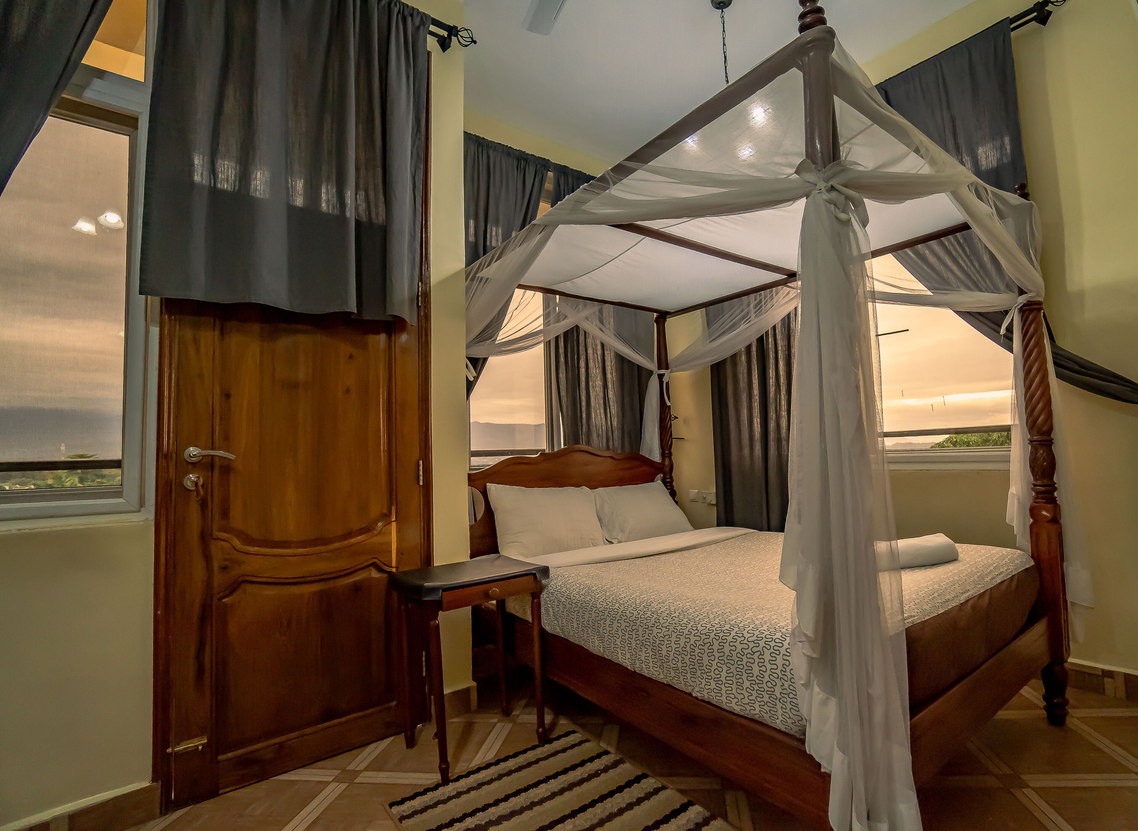 Dobbeltrom – superior, 1 queensize-seng | Skrivebord, lydisolert, wi-fi (inkludert) og sengetøy