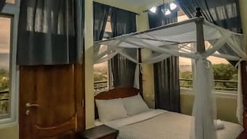 Superior Double Room, 1 Queen Bed | Desk, soundproofing, free WiFi, bed sheets