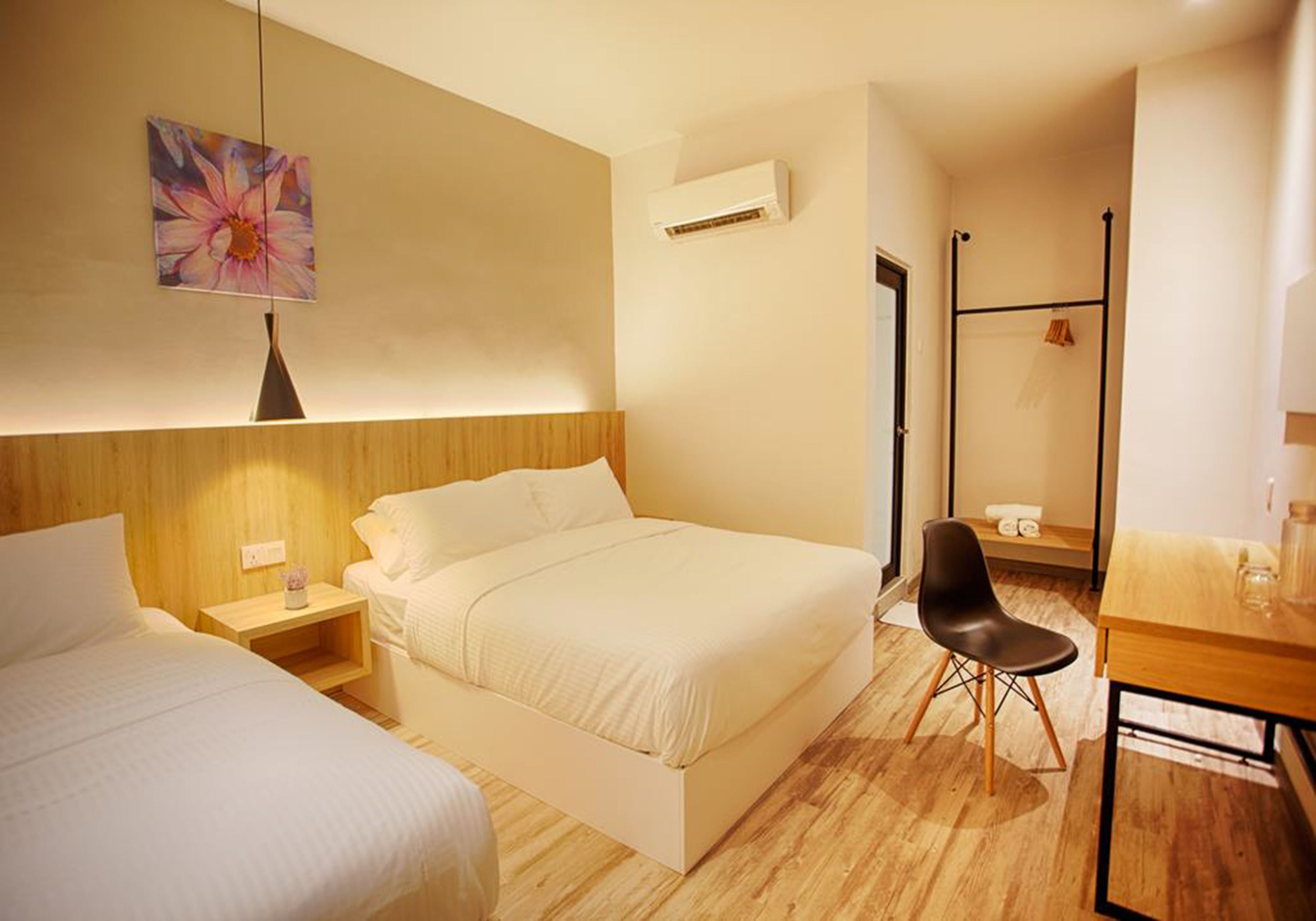 triple room | desk, soundproofing, iron/ironing board, free wifi