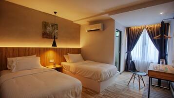 Desk, soundproofing, iron/ironing board, free WiFi