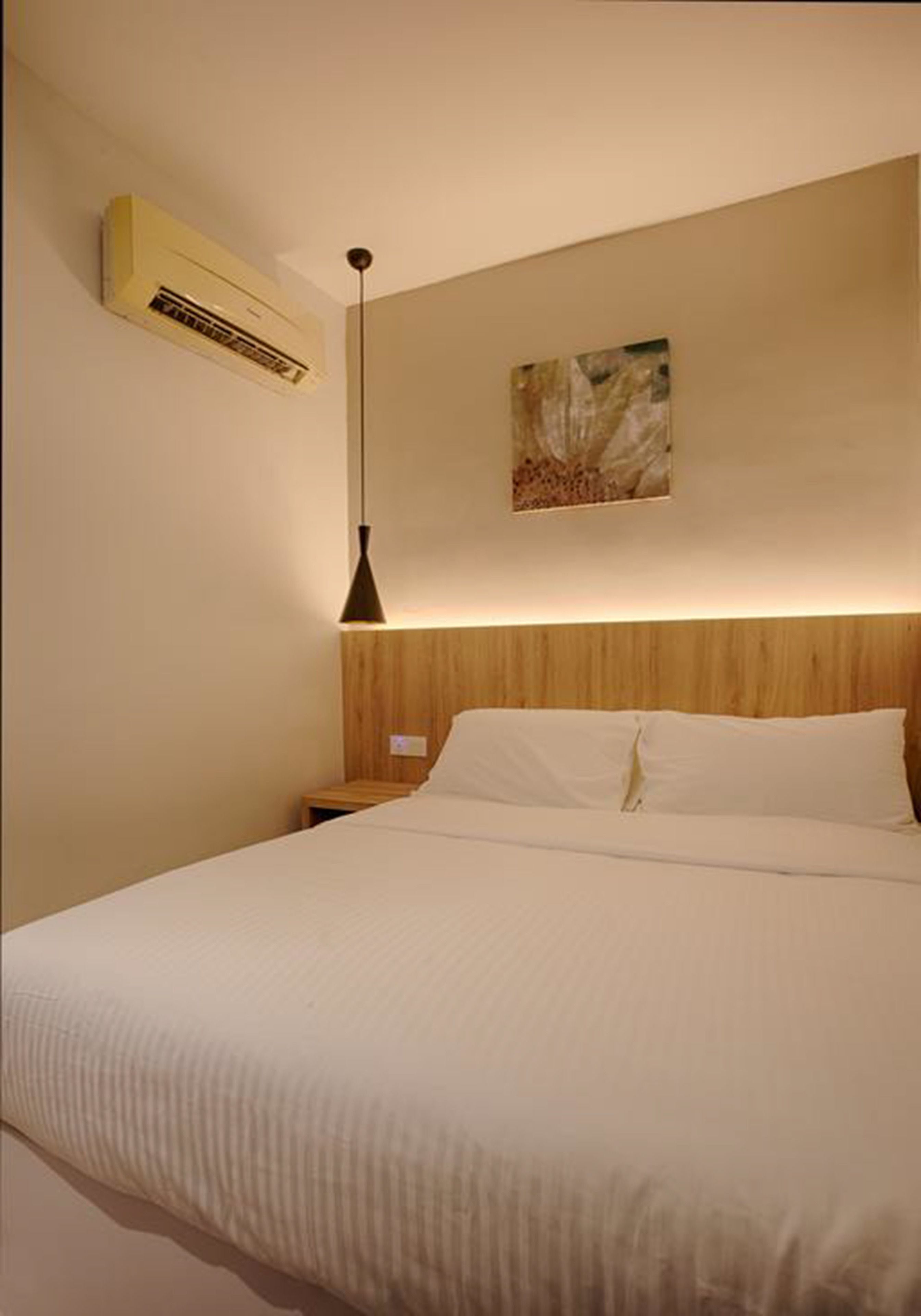 desk, soundproofing, iron/ironing board, free wifi