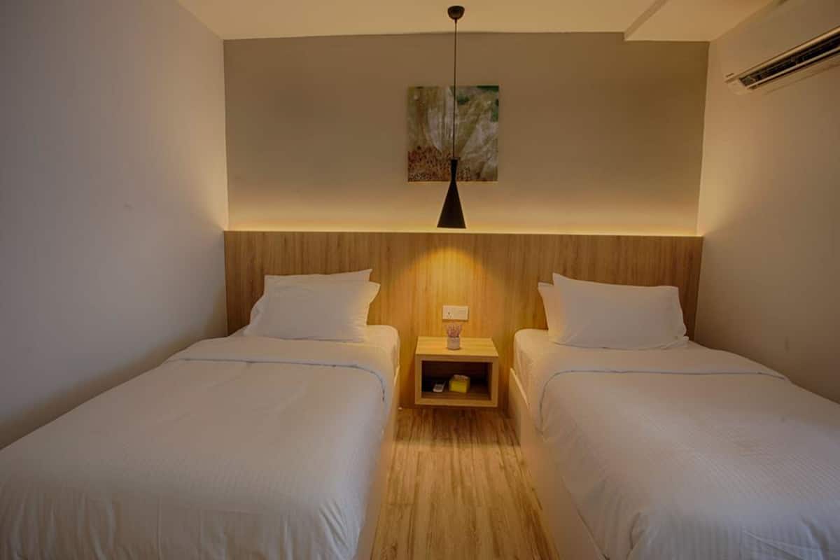 Desk, soundproofing, iron/ironing board, free WiFi