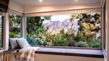 Casa superior, 2 dormitoris, vistes a la muntanya, primera línia de mar | Vista de la muntanya