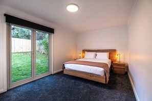 Premium huis, 2 slaapkamers, uitzicht op zee, aan zee | 2 slaapkamers, luxe beddengoed, een strijkplank/strijkijzer, reisbedje