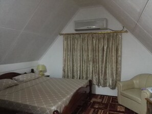 Huoneisto | 2 makuuhuonetta, työpöytä, silitysrauta/-lauta, ilmainen Wi-Fi