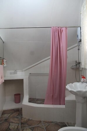 Apartment | Bathroom shower