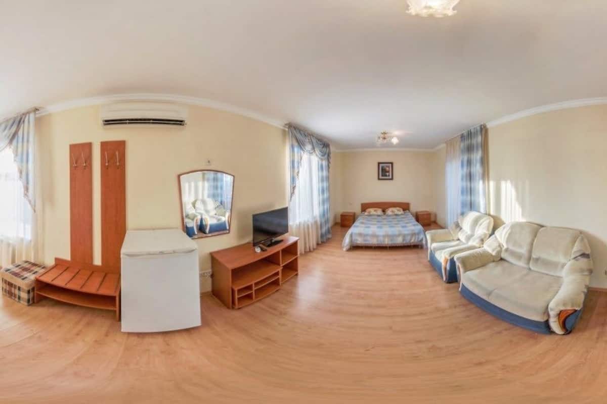 Familiekamer | Een bureau, een strijkplank/strijkijzer, gratis wifi, beddengoed