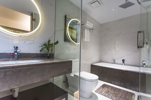 Deluxe Double Room with Bathtub | Bathroom - Niuguanjia Modern Guest House (Zhangjiajie)