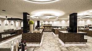Free daily continental breakfast - Alpin & Spa Resort Schwarzenstein (Valle Aurina)