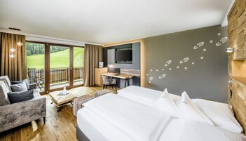Ropa de cama hipoalergénica, colchones con efecto memoria y minibar