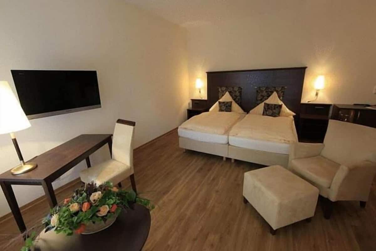 minibar, in-room safe, desk, iron/ironing board