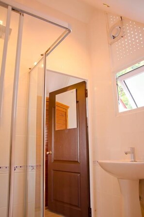 Apartment, 2 Bedrooms | Bathroom - Ocean Spray Self-Catering Apartments (Mahé Island)
