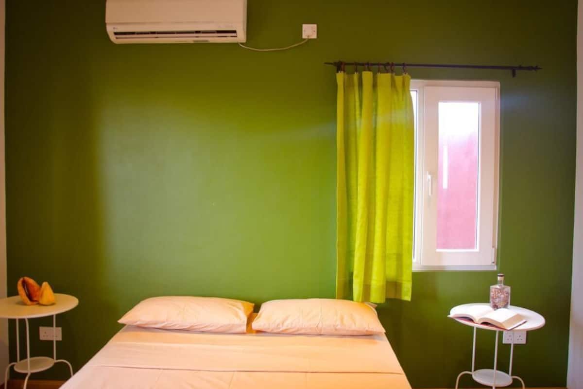 Seterika/papan seterika, Wi-fi percuma, dihias secara berasingan 