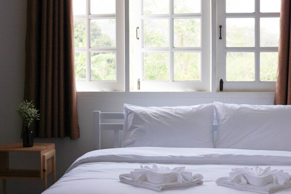 Double Room with External Private Bathroom | Schreibtisch, kostenloses WLAN, Bettwäsche