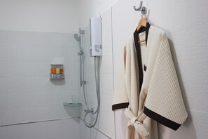 Double Room with Shared Bathroom | Bathroom amenities | Free toiletries, bathrobes, slippers, towels