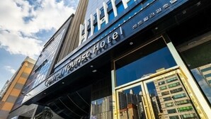 A hotel with a modern facade, large windows, and a prominent sign indicating it is a hotel. - Central Tourist Hotel (Anyang)