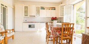 Apartment, 1 Bedroom | Private kitchenette | Fridge, stovetop, dishwasher, cookware/dishes/utensils - Berta & Linda Apartments (Numana)