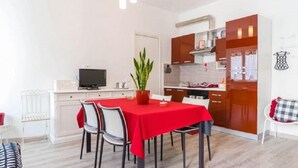 Apartment, 1 Bedroom | Private kitchenette | Fridge, stovetop, dishwasher, cookware/dishes/utensils - Berta & Linda Apartments (Numana)