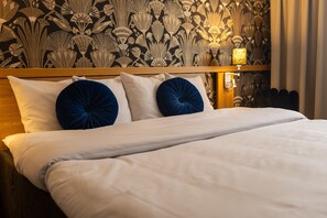 Premium | Allergitestet sengetøy, skrivebord, blendingsgardiner og lydisolert